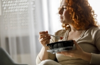 خطر يهدد الناجين من السرطان.. أطعمة يمكن أن تحول التعافي إلى انتكاسة قاتلة