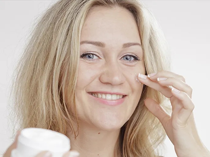 ‫النوم الصحي مفتاح جمال بشرتك‬