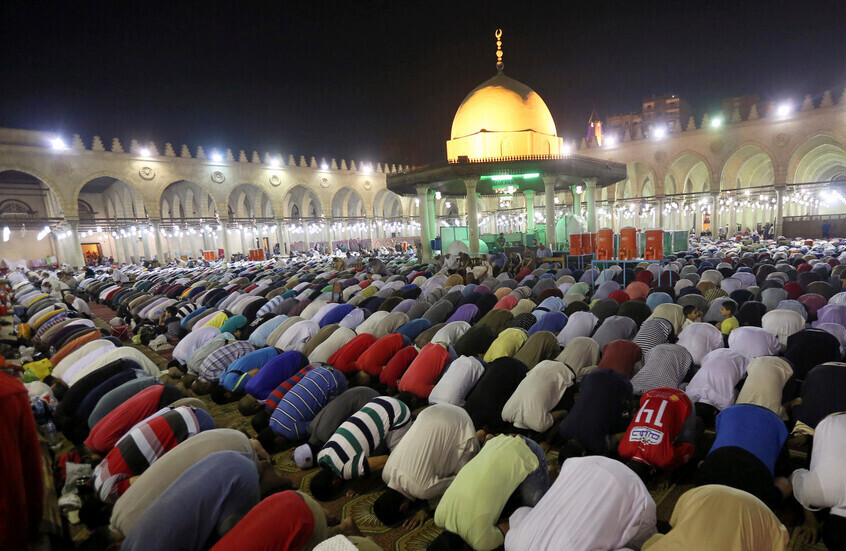 مصر.. بيان  بعد حظر الشعائر الرمضانية