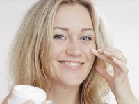 ‫النوم الصحي مفتاح جمال بشرتك‬