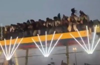 انهيار أرجوحة في معرض بالهند يتسبب بمقتل شخص وإصابة 9 آخرين (فيديو)