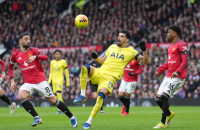 مانشستر يونايتد يهزم توتنهام المنقوص ويواصل سلسلة انتصاراته في الدوري الإنجليزي