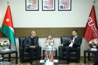 حافلات متطورة من طراز كينغ لونغ تنضم إلى أسطول جامعة الشرق الأوسط