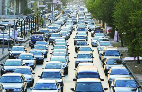 عَمّان… حين تتحوّل المدينة إلى موقف سيارات مفتوح