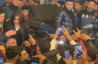 إيقاف مطربة مصرية عن العمل وتغريمها لألفاظ إباحية في الحفل (فيديو)