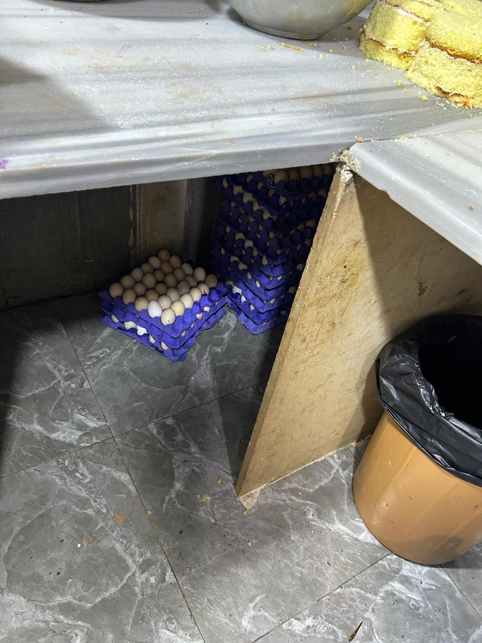 الغذاء والدواء تغلق مشغل حلويات مخالف - صور