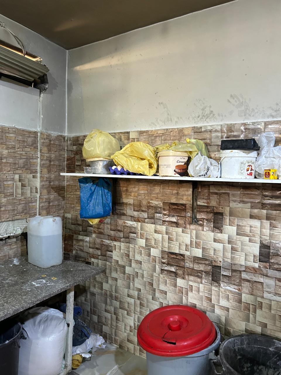 الغذاء والدواء تغلق مشغل حلويات مخالف - صور