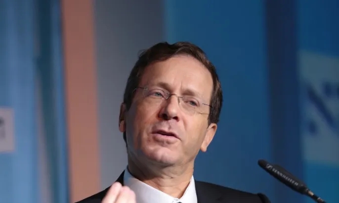 سألوه عن غزة فتحدث عن إيران.. الرئيس الإسرائيلي يثير سخرية المنصات