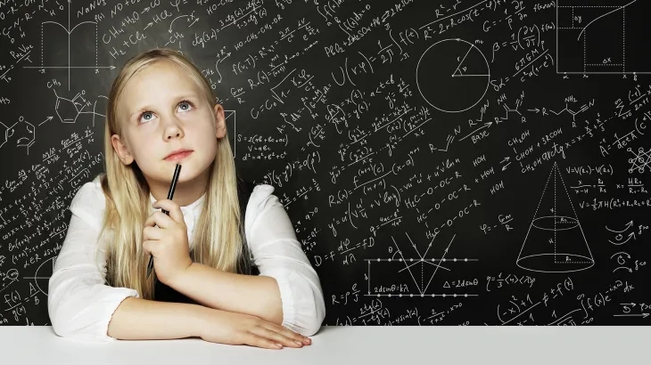 "كارثة معرفية".. دراسة تشكك في ذكاء جيل زد وتثير الجدل