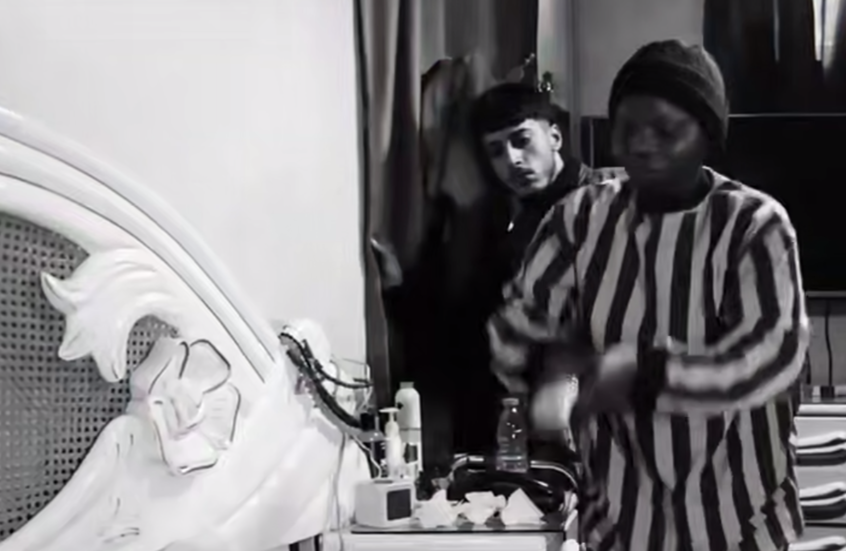 لقطات من وقائع تمثيل جريمة مقتل الفنانة هدى شعراوي على يد عاملتها المنزلية (فيديو)