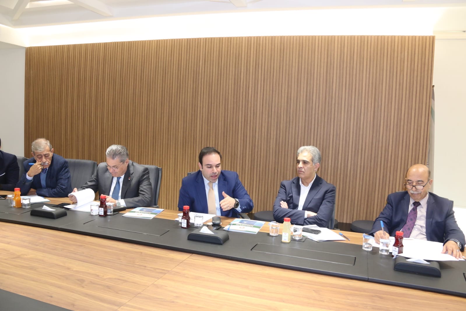 انطلاق الاجتماع التأسيسي للجنة العليا لرؤية إربد عاصمة اقتصادية .