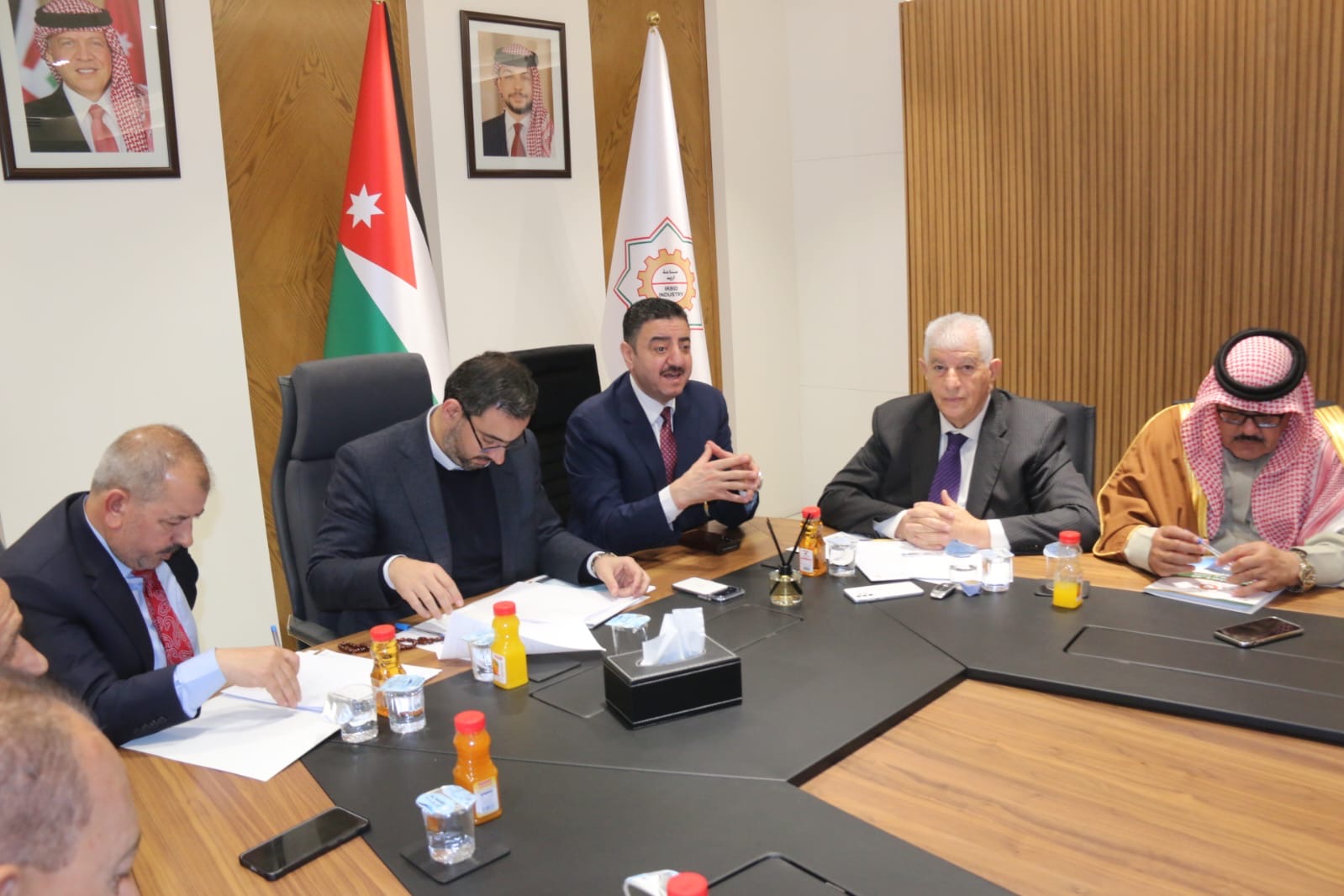 انطلاق الاجتماع التأسيسي للجنة العليا لرؤية إربد عاصمة اقتصادية .