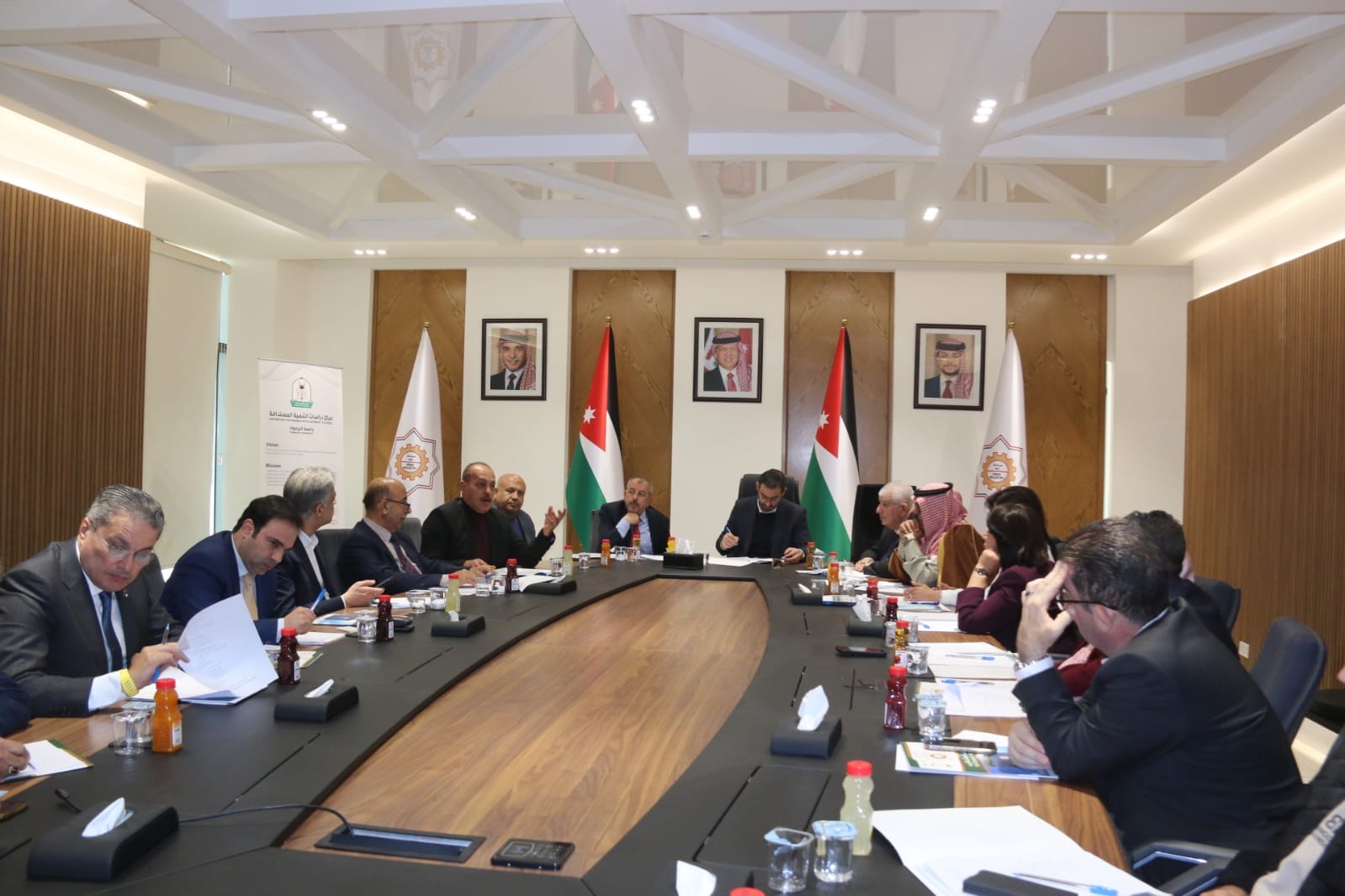 انطلاق الاجتماع التأسيسي للجنة العليا لرؤية إربد عاصمة اقتصادية .