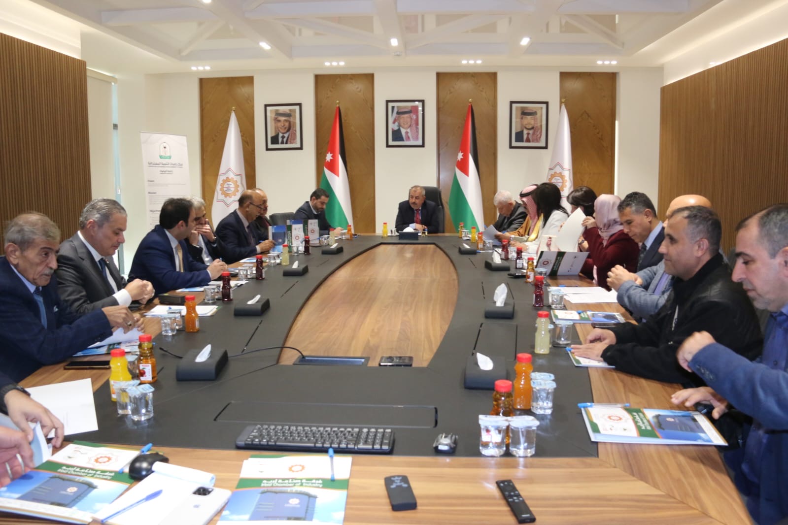 انطلاق الاجتماع التأسيسي للجنة العليا لرؤية إربد عاصمة اقتصادية .