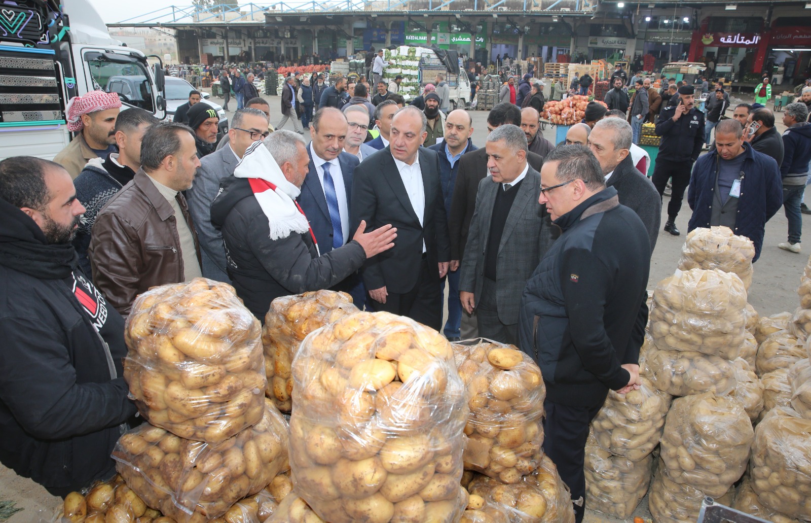 الشواربة يتفقد السوق المركزي للخضار والفواكة