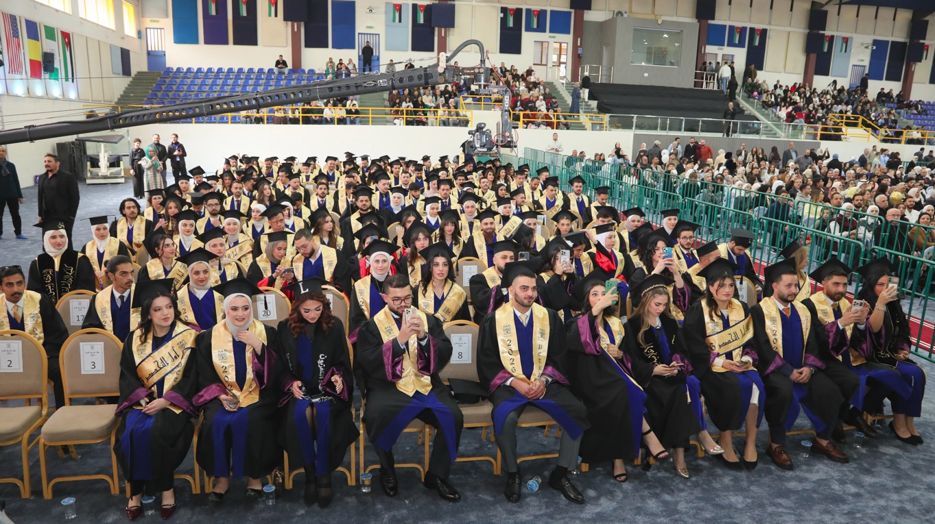 جامعة البترا تحتفل بتخريج الفصل الأول من الفوج الثاني والثلاثين وتحتفي بنجاح خريجيها