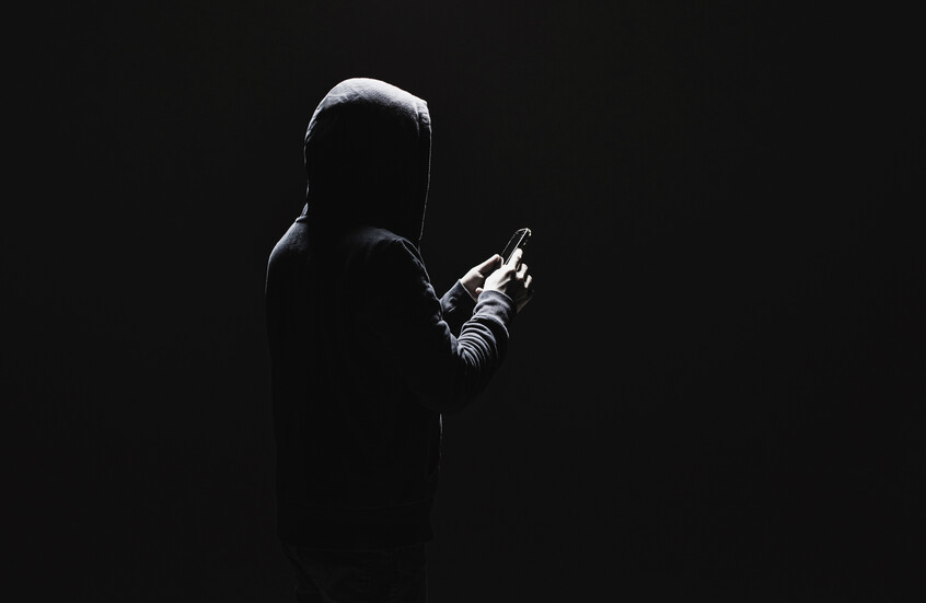 قتل شاب برصاصة في الرأس وطعن حامل بـ70 طعنة.. كيف تتحول "فيسبوك ماركت بليس" إلى منصة صفقات قاتلة