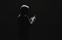 قتل شاب برصاصة في الرأس وطعن حامل بـ70 طعنة.. كيف تتحول فيسبوك ماركت بليس إلى منصة صفقات قاتلة