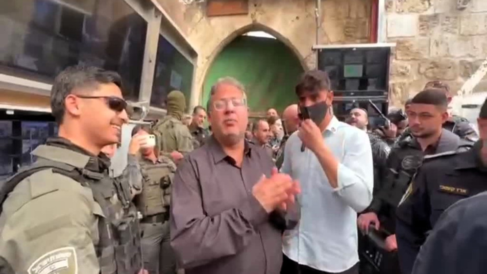 بن غفير يقتحم محيط المسجد الأقصى بالجمعة الأولى لرمضان