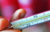 محاذير العلاجات المنزلية الشائعة لخفض الحرارة