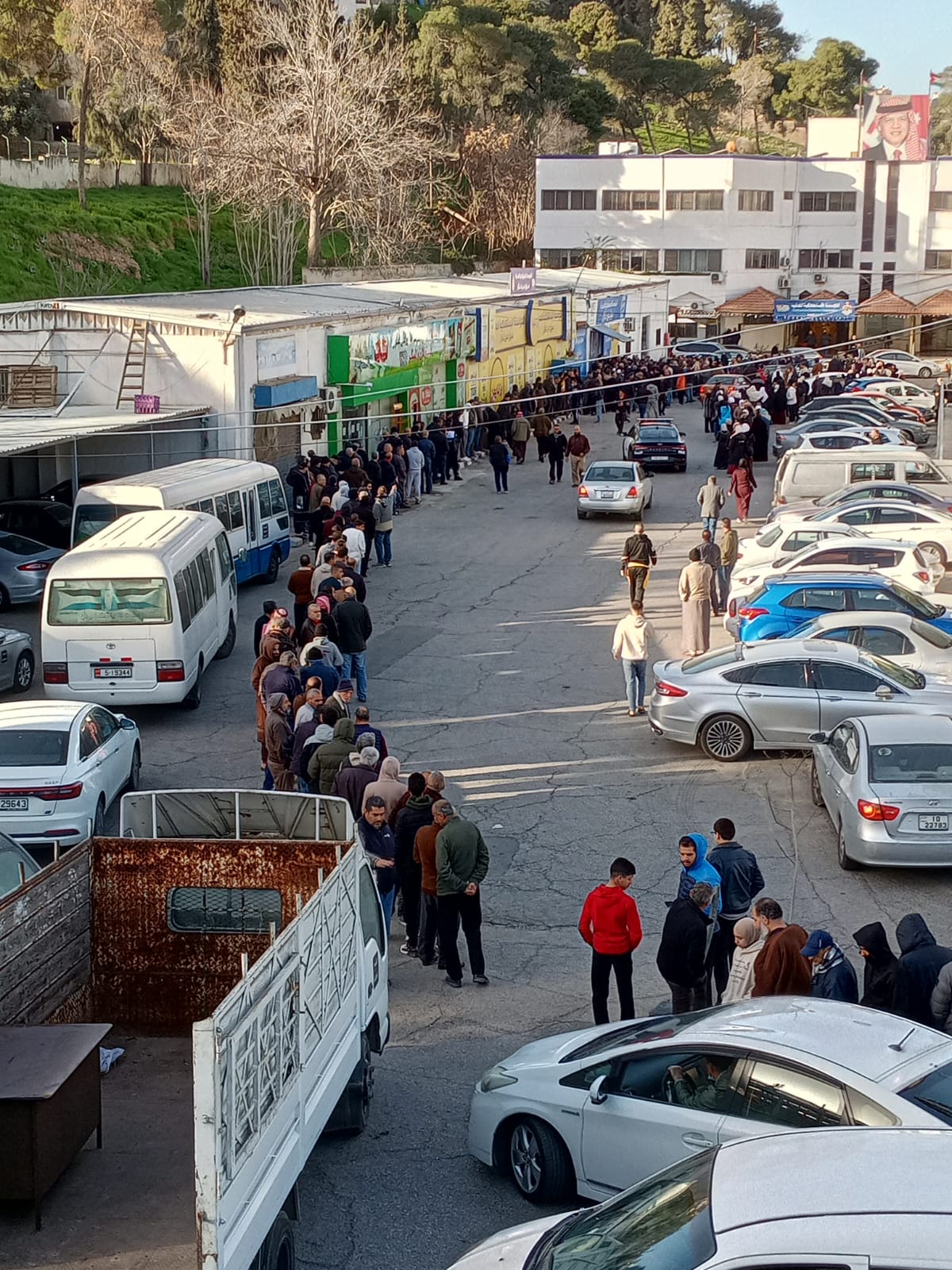 طوابير الزيت - فيديو وصور