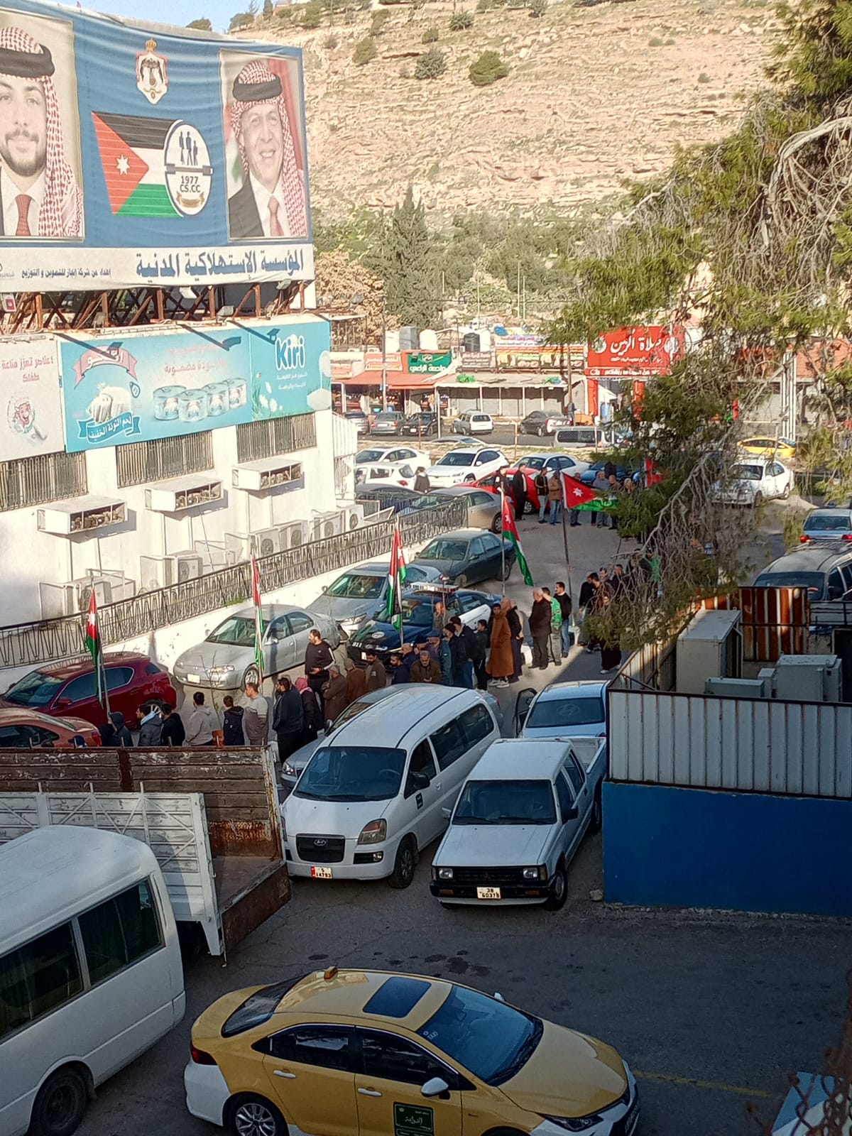 طوابير الزيت - فيديو وصور