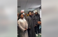 7 أشقاء أمريكيين يعتنقون الإسلام في مسجد الحق بمدينة بالتيمور بولاية ماريلاند