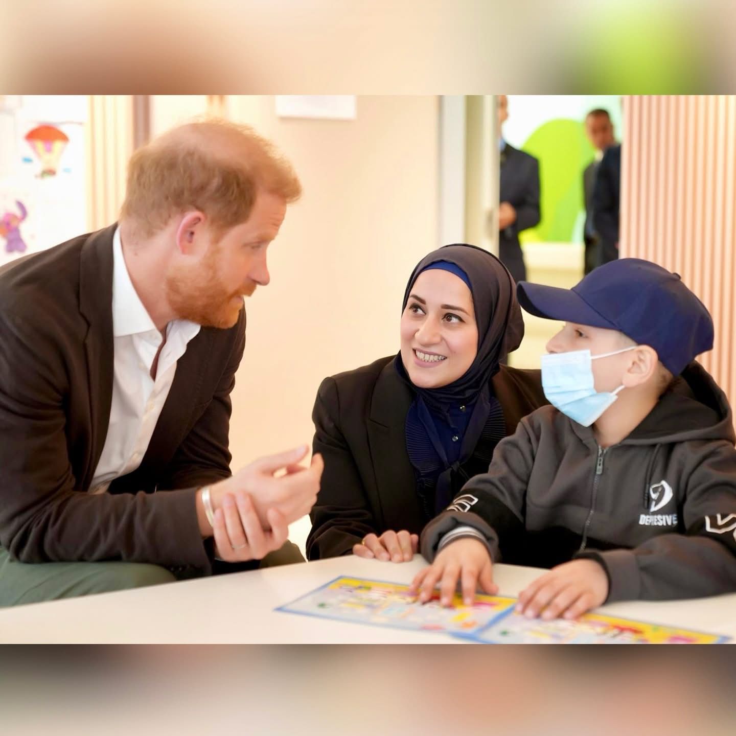 الأميرة غيداء تستقبل وفدا من منظّمة الصحة العالميّة برفقة الأمران هاري وميغان، دوق ودوقة ساسكس