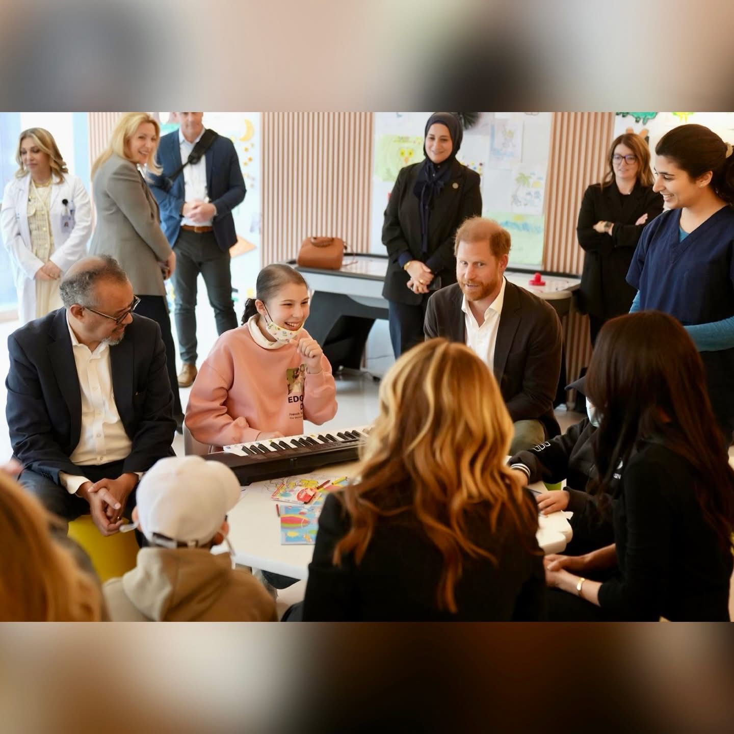 الأميرة غيداء تستقبل وفدا من منظّمة الصحة العالميّة برفقة الأمران هاري وميغان، دوق ودوقة ساسكس