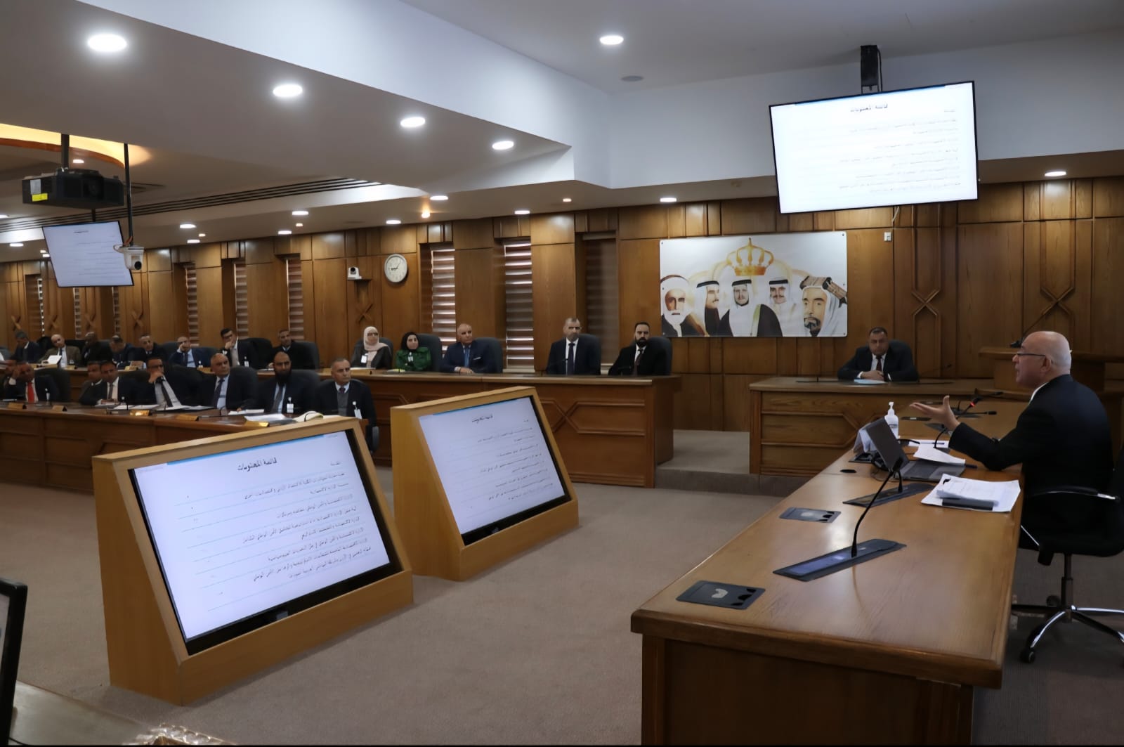 في محاضرة أمام دارسي "برنامج الإدارة والدراسات الاستراتيجية" في كلية الدفاع الوطني الملكية الأردنية