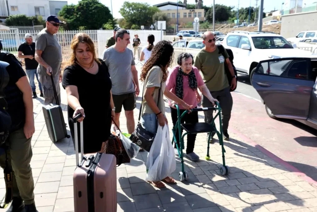 إعلام إسرائيلي: فرار أكثر من 10 آلاف إسرائيلي وتزايد طلبات التعويض بسبب الهجمات الإيرانية #عاجل