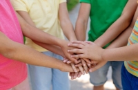 دراسة روسية صينية: دعم الأصدقاء يقلل الخوف والاكتئاب بنسبة تصل إلى 90