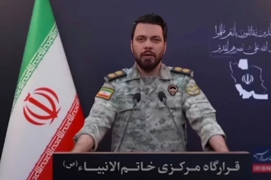 مقر خاتم الأنبياء: العدو نسخ مسيّراتنا لتنفيذ هجمات تثير الفتنة مع دول الجوار #عاجل