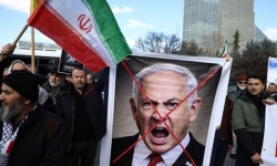 الحرس الثوري الإيراني يتعهد بـمطاردة وقتل نتنياهو