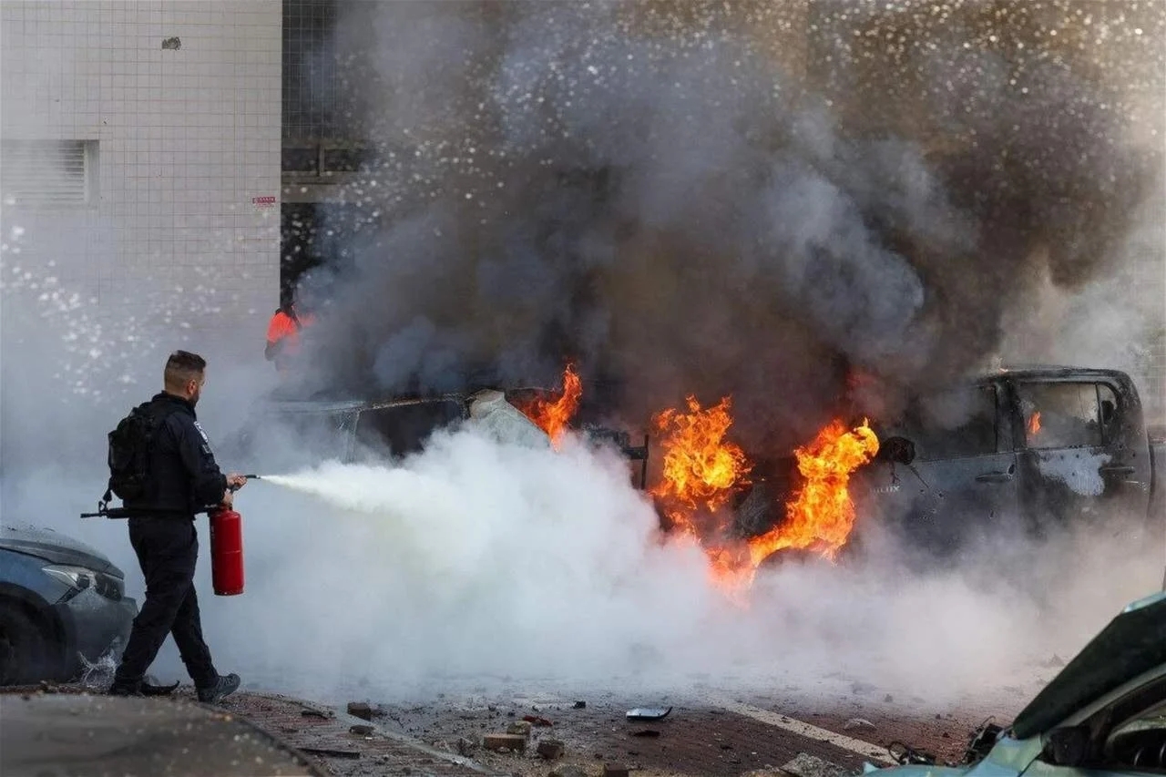 إعلام إسرائيلي: أضرار في تل أبيب الكبرى جراء صواريخ إيران.. وتسجيل 142 إصابة خلال 24 ساعة #عاجل