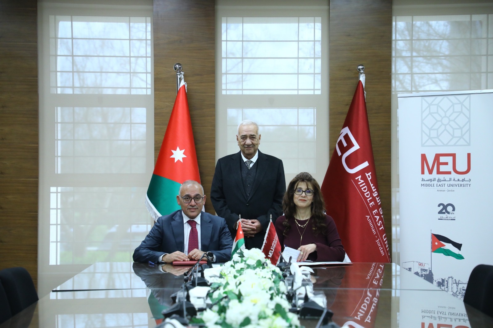 اتفاقية تعاون بين جامعة الشرق الأوسط ومؤسسة الإذاعة والتلفزيون