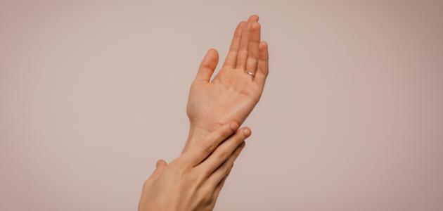 علاج تنميل اليدين وأسبابه