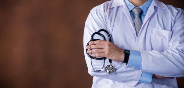 أسباب تغير لون البول إلى الأحمر ووجود دم في البول