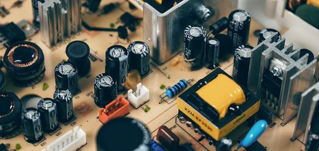 دليل شامل: أنواع المقاومات الكهربائية وطرق قياسها بدقة