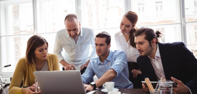 الشغف في العمل: وهم أم وقود الإنتاجية؟ نظرة تحليلية حتى 2026