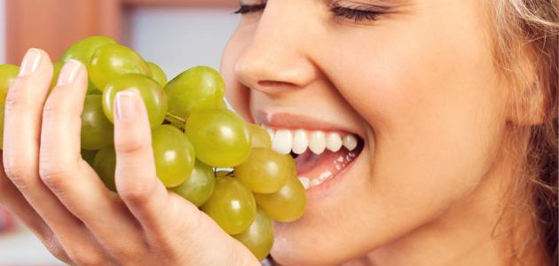 الفواكه الغنية بالألياف وفوائدها الصحية