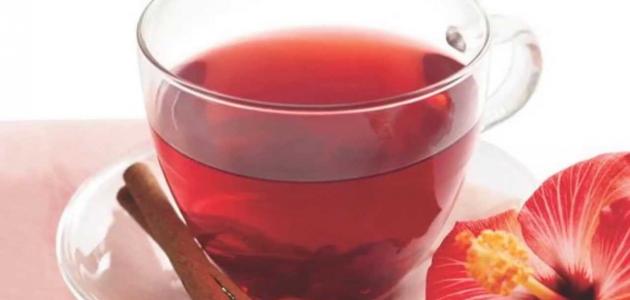 فوائد شاي الكركديه المغلي وتأثيراته الصحية