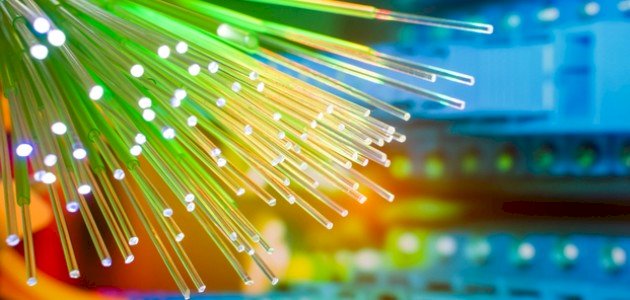 الألياف البصرية: تحليل معمق للتقنية ومكوناتها وأنواعها