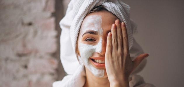 ماسك بياض البيض والنشا: فوائد وطرق استخدامه للبشرة