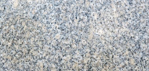 الدليل الشامل للجرانيت الأصلي: المواصفات، الأنواع، وطرق العناية 2026