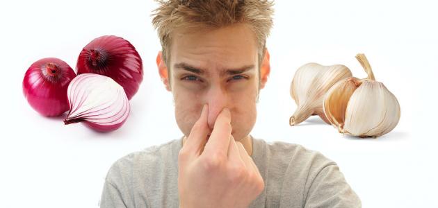 تحليل علمي: إزالة رائحة الثوم من الفم واليدين - آلية عمل ونصائح فعالة