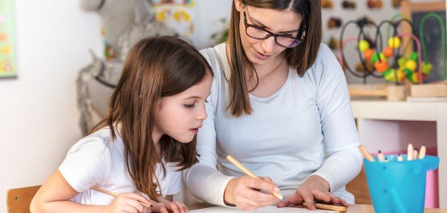 الفعل الماضي ببساطة: شرح شامل للأطفال مع أمثلة وإعراب