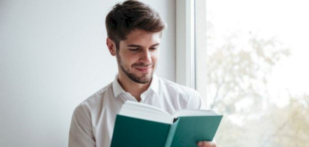 الدليل الشامل: أفضل كتب الثقة بالنفس لعام 2026 (مع التقييمات)