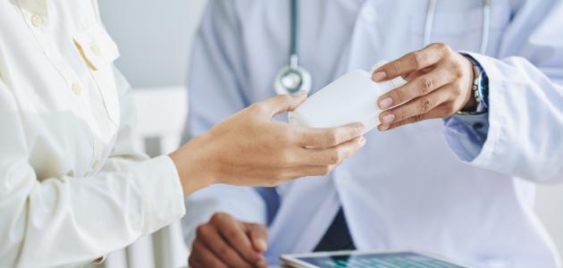 الدليل الشامل لجرعة فيتامين د للكبار 2026: الكميات الموصى بها وأكثر