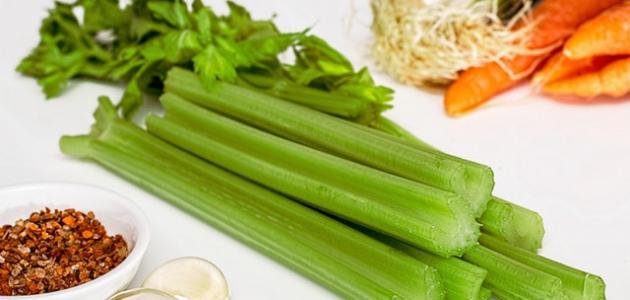 الكرفس والسكري: تحليل علمي للفوائد والمخاطر المحتملة